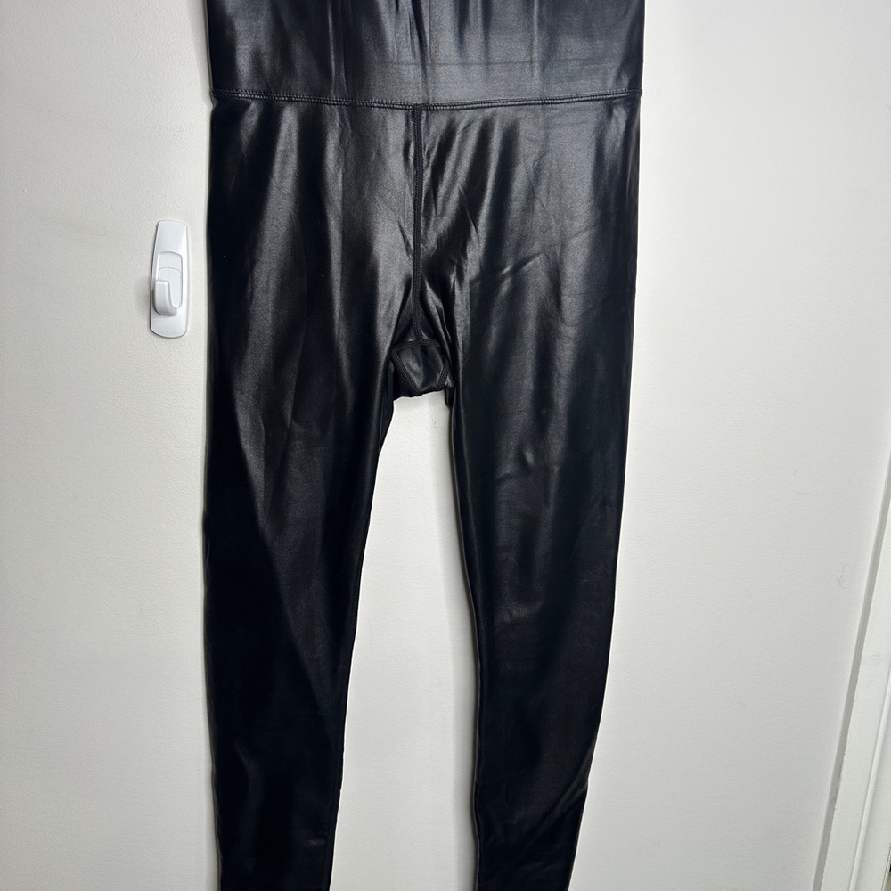 Knix | High Rise Contour Waist Legging in Black Sz Medium - Picture 8 of 9